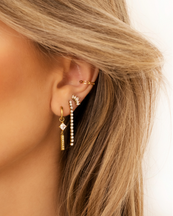 Gouden earparty met shiny steentjes
