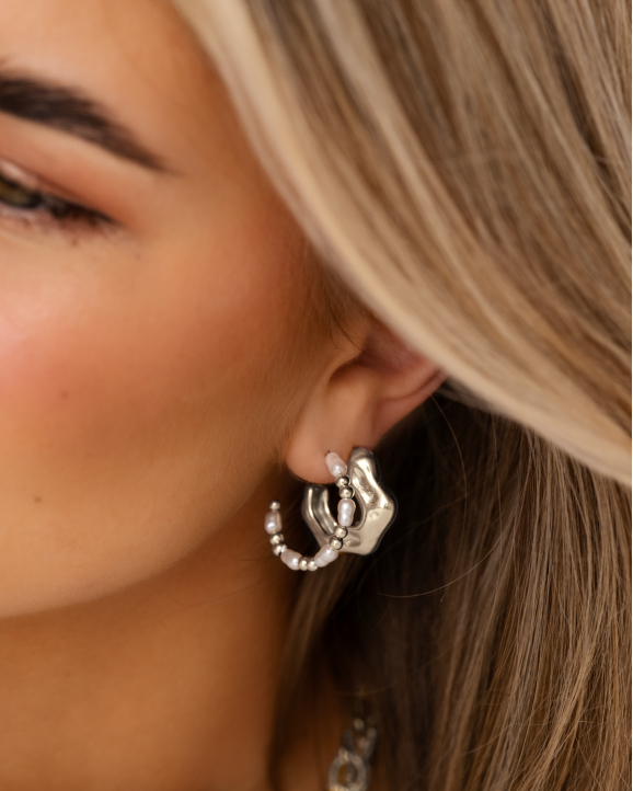 Zilveren earparty met parels