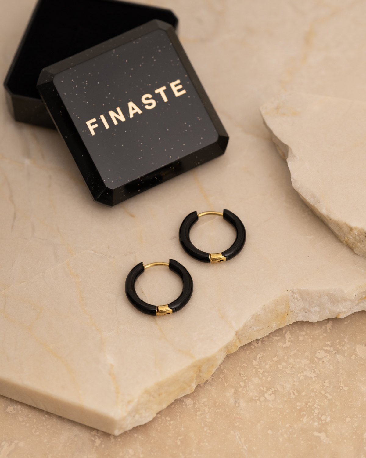 Musthave earrings black
