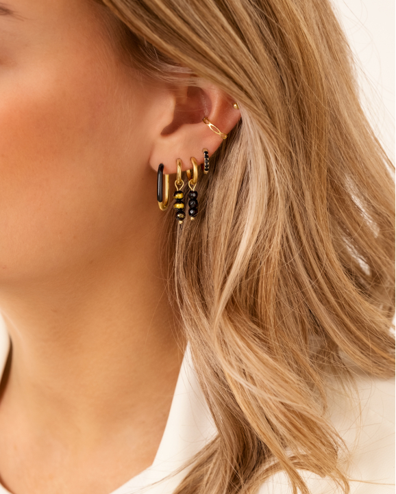 Gouden earparty met zwarte details