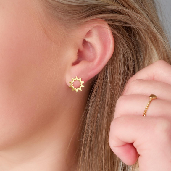 Gouden oorbellen met studs voor in het oor