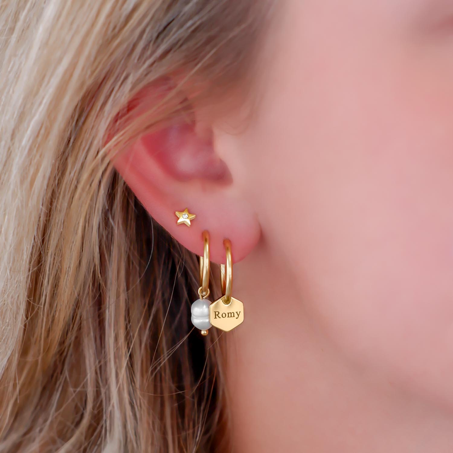 Mooie oorbellen met hanger en gravering voor een mooie look