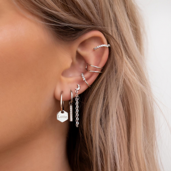 Dubbele ear cuff gecombineerd met zilveren oorbellen
