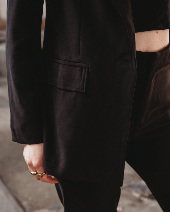 Zwarte blazer details