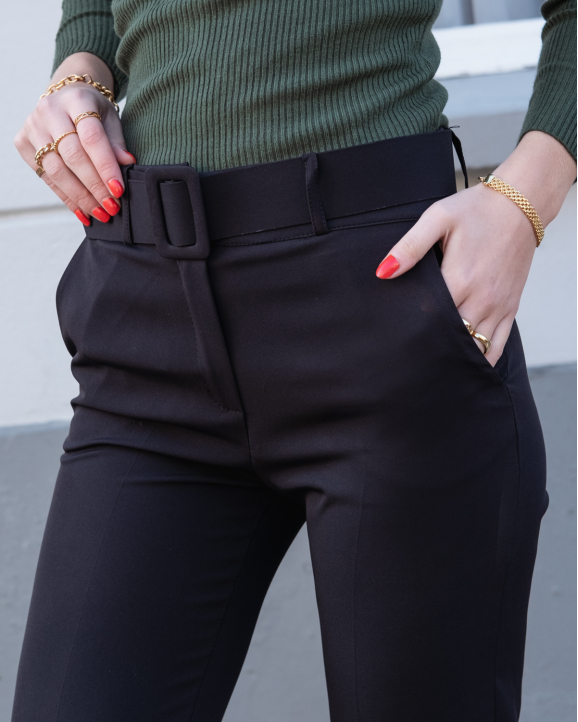 Zwarte pantalon details