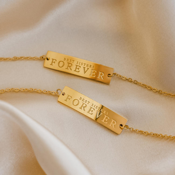 Gouden sisters forever armbanden op satijn