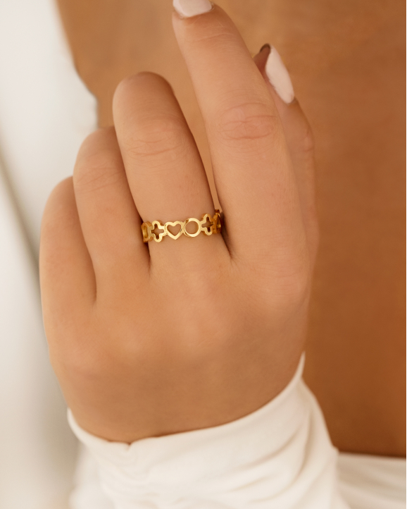 gouden ring met symbolen