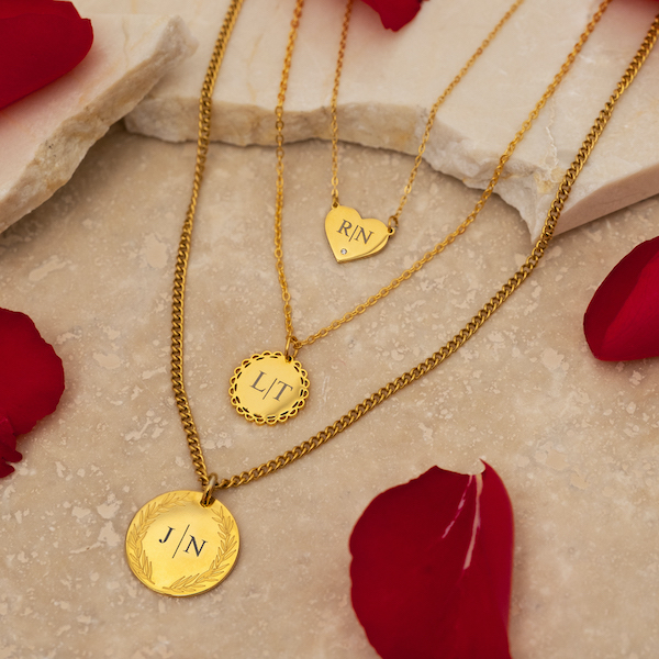 gouden graveerbare kettingen voor valentijn met rozenblaadjes