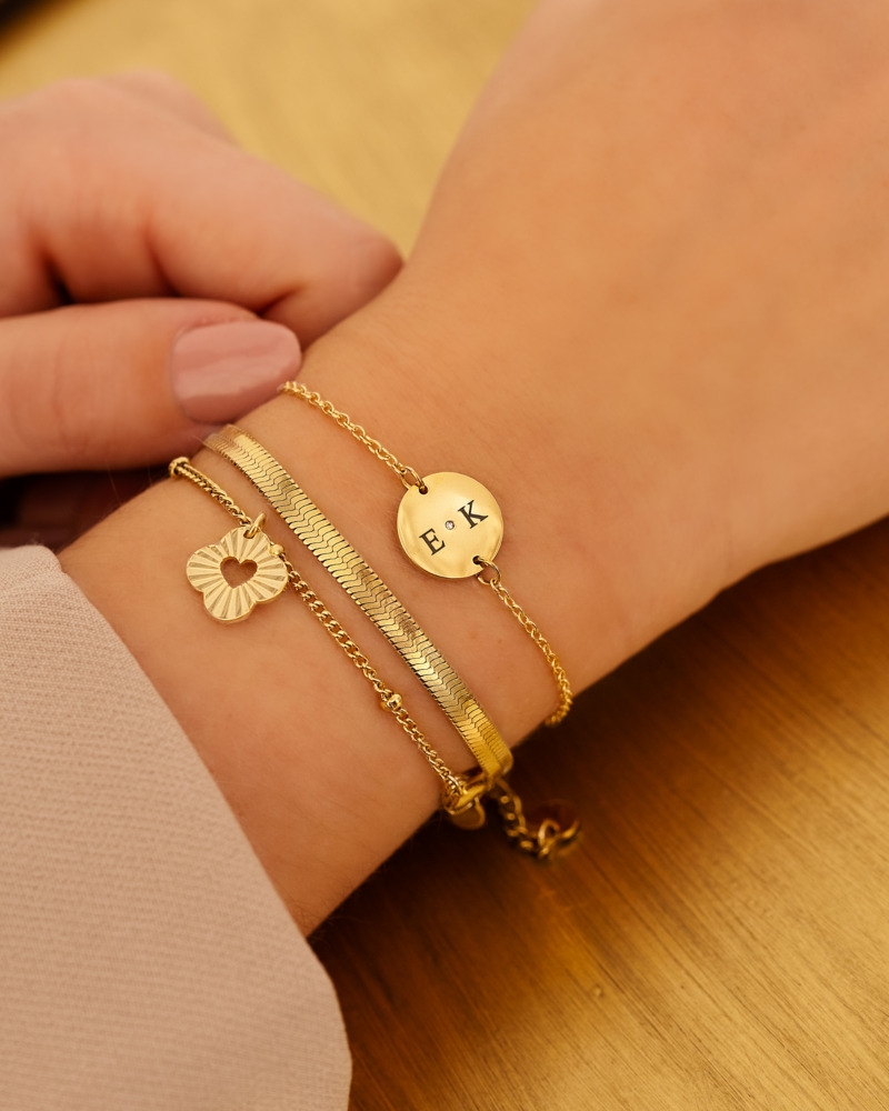 gouden armbanden combinatie