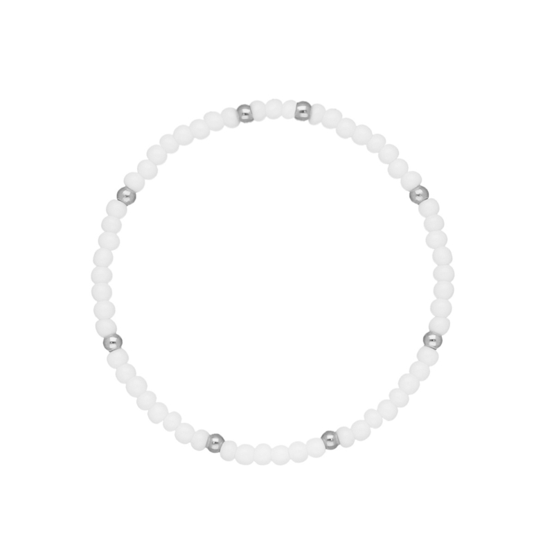 Witte kralen armband zilverkleurig
