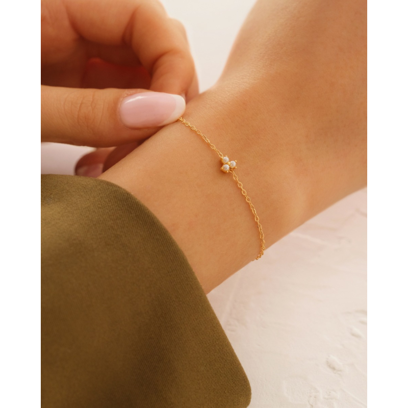 Armband triple pearl goudkleurig