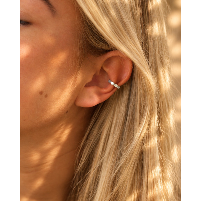 Bolletjes ear cuff