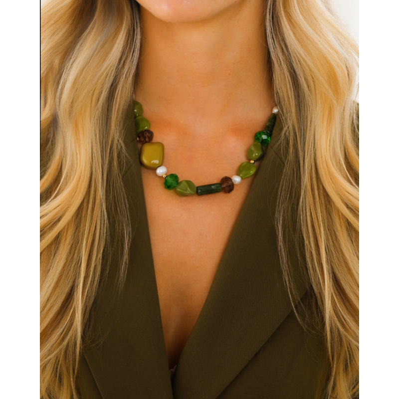 Groene kralen ketting met parels goudkleurig