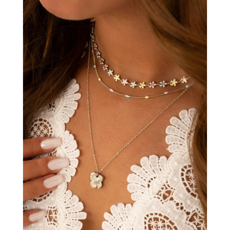Flower necklace pastel