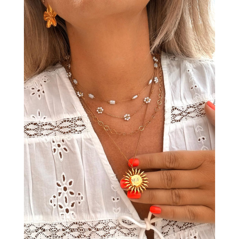 Witte bloemetjes ketting goudkleurig