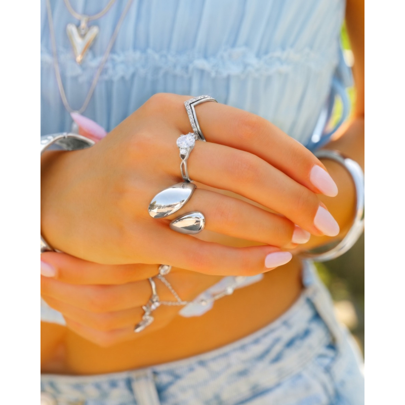 Luxury stones ring