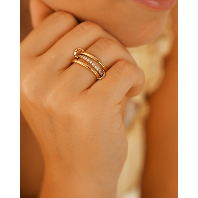 Driedubbele ring met steentjes goud kleur