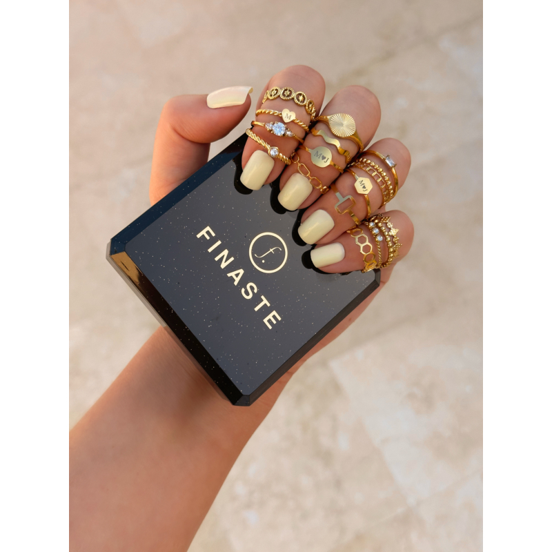 High class stone ring goudkleurig