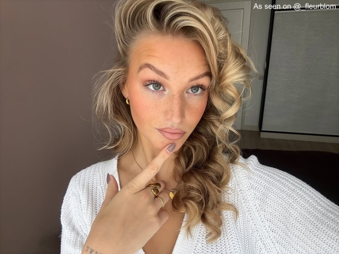 influencer draagt teardrop ring goudkleurig