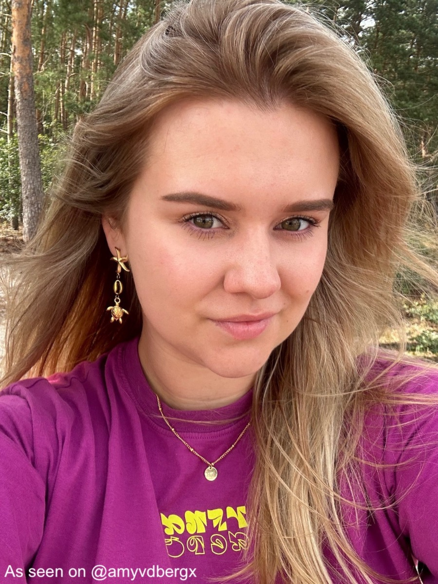 Influencer met summer earrings