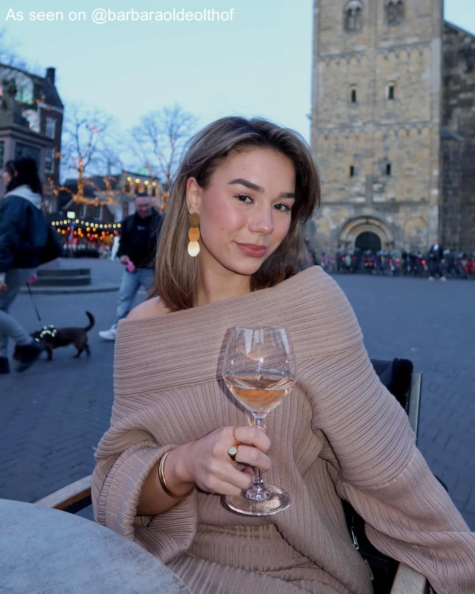 influencer met zegelring van Finaste