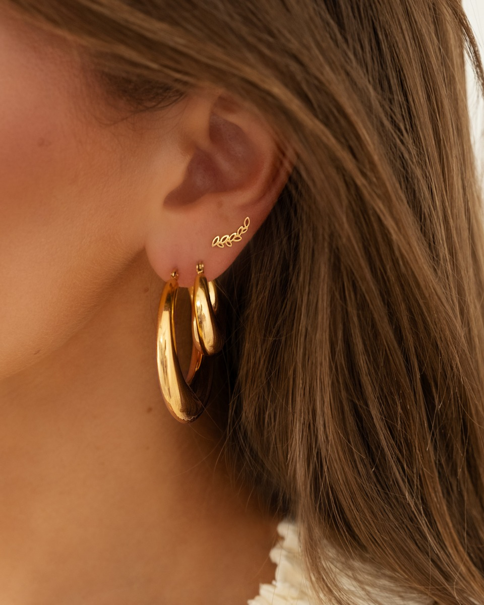 Earparty met gouden hoops