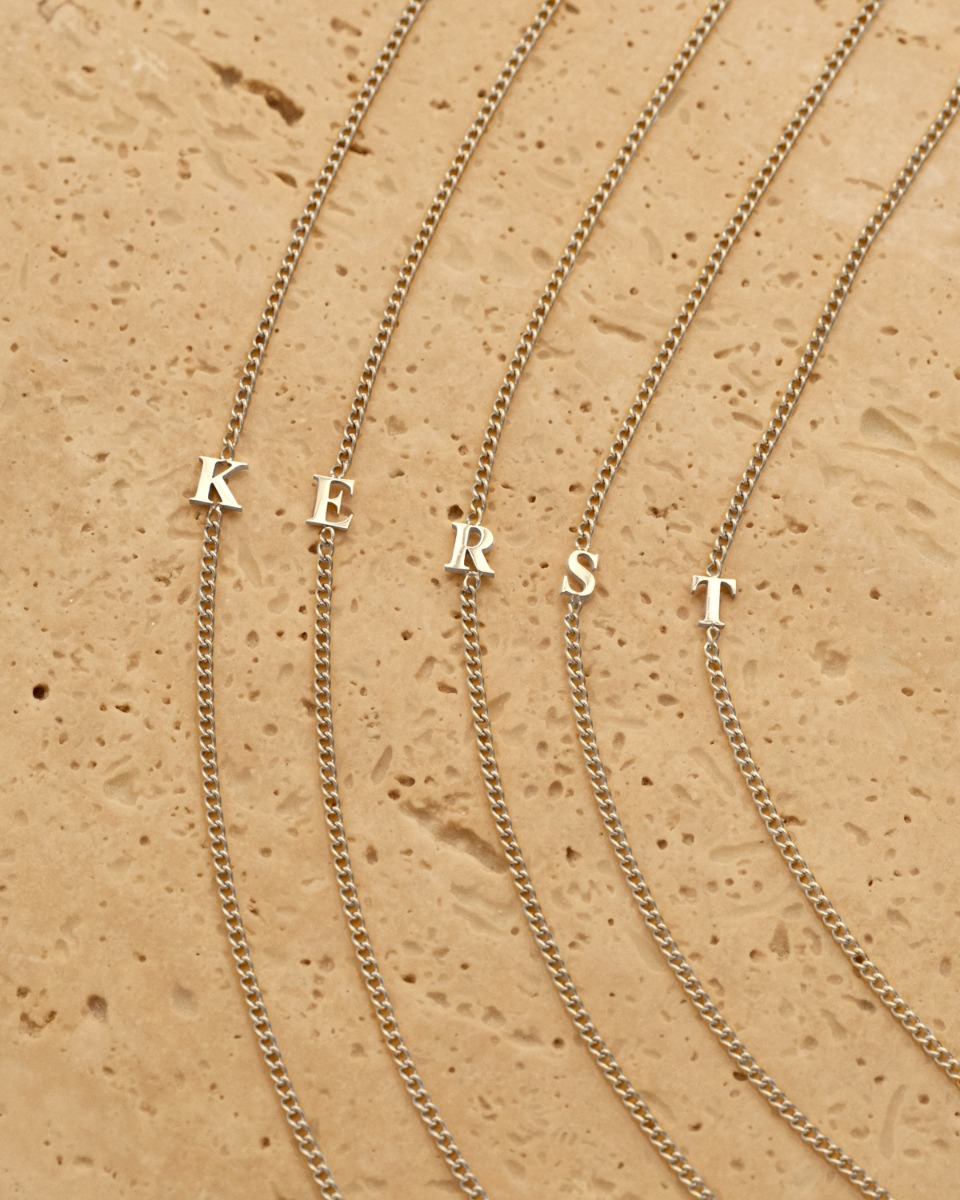 Mini initial kettingen voor kerst