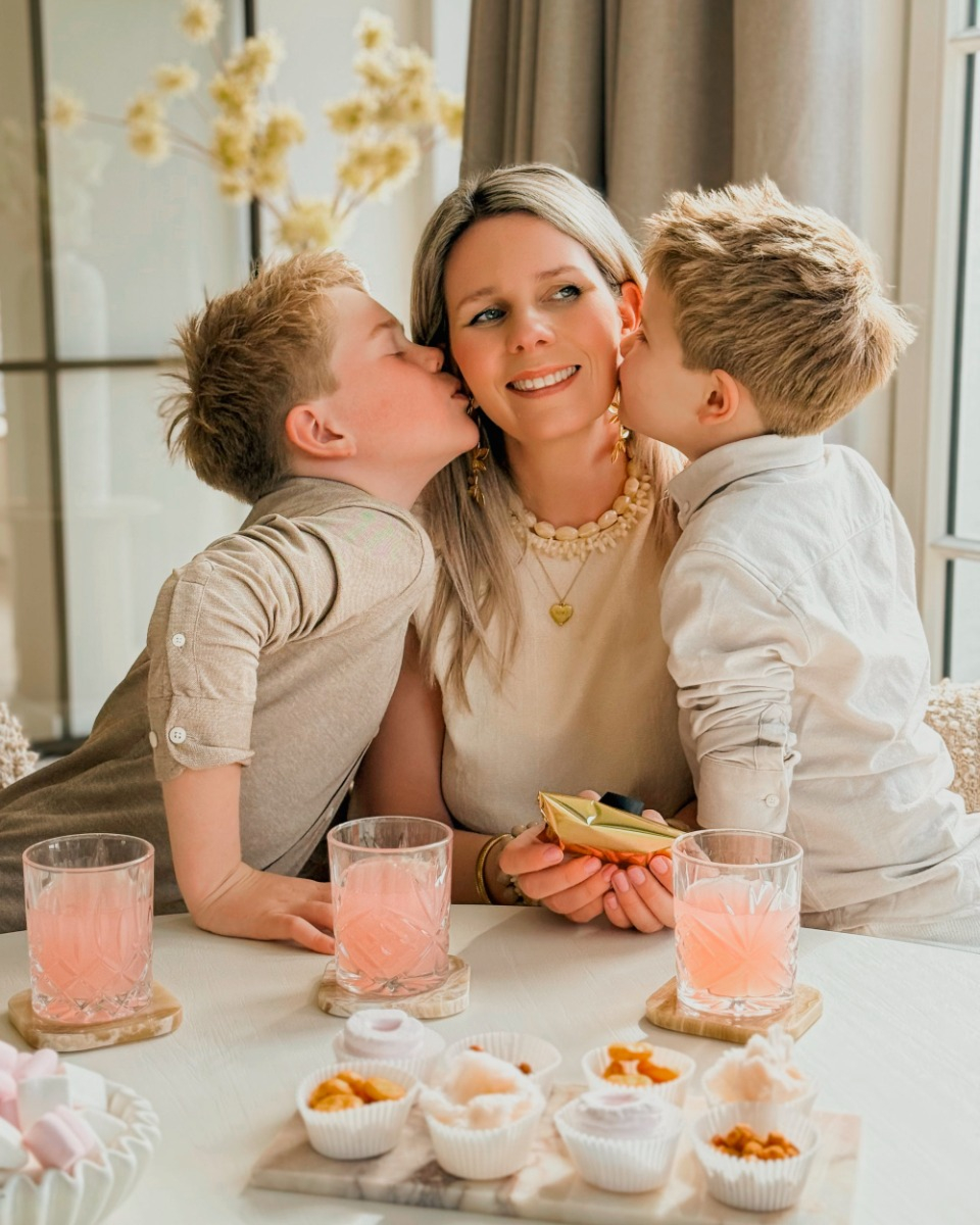 Miriam en kids met kettingen set