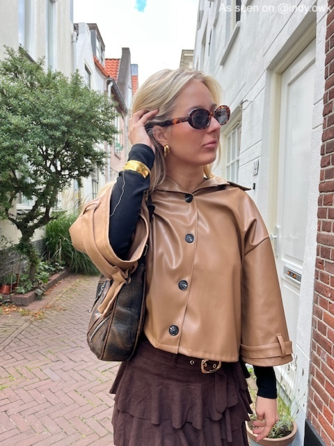 Chunky bangle armband goud bij influencer
