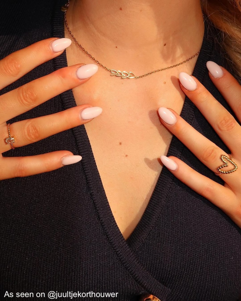 influencer met hartjes ketting van Finaste
