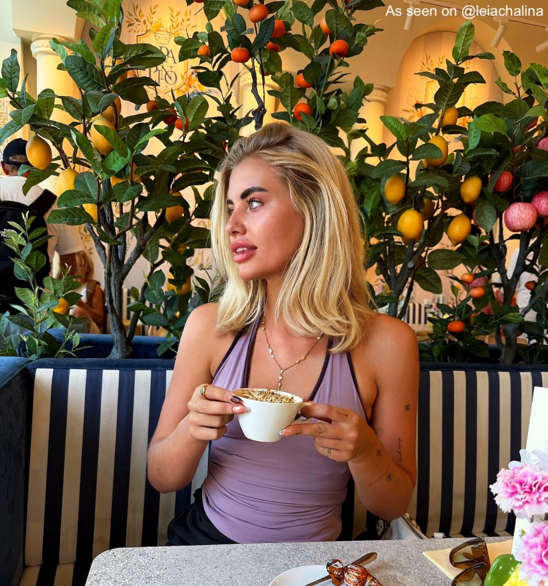y ketting bij influencer