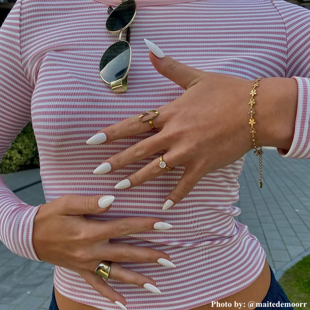 influencer met flower armband
