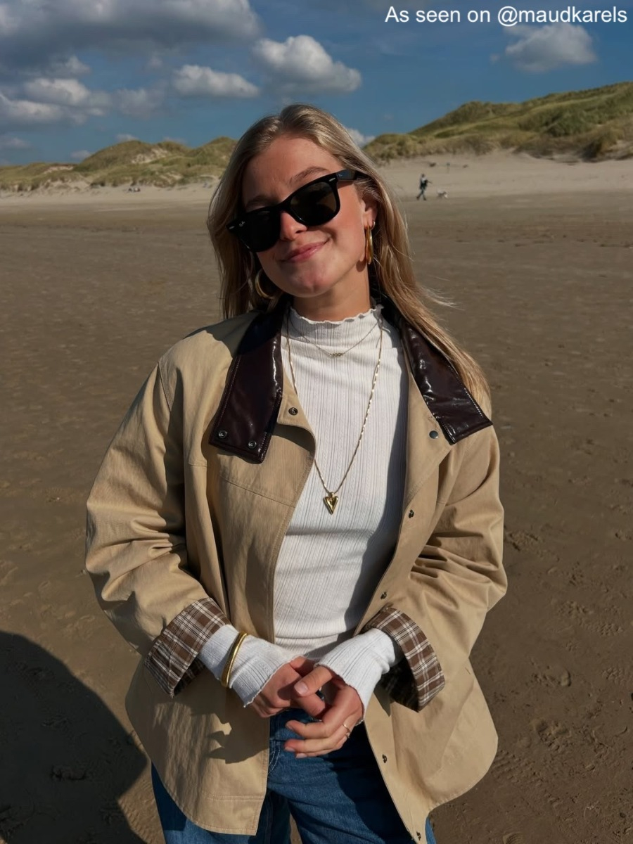 Influencer met lange ketting hart 