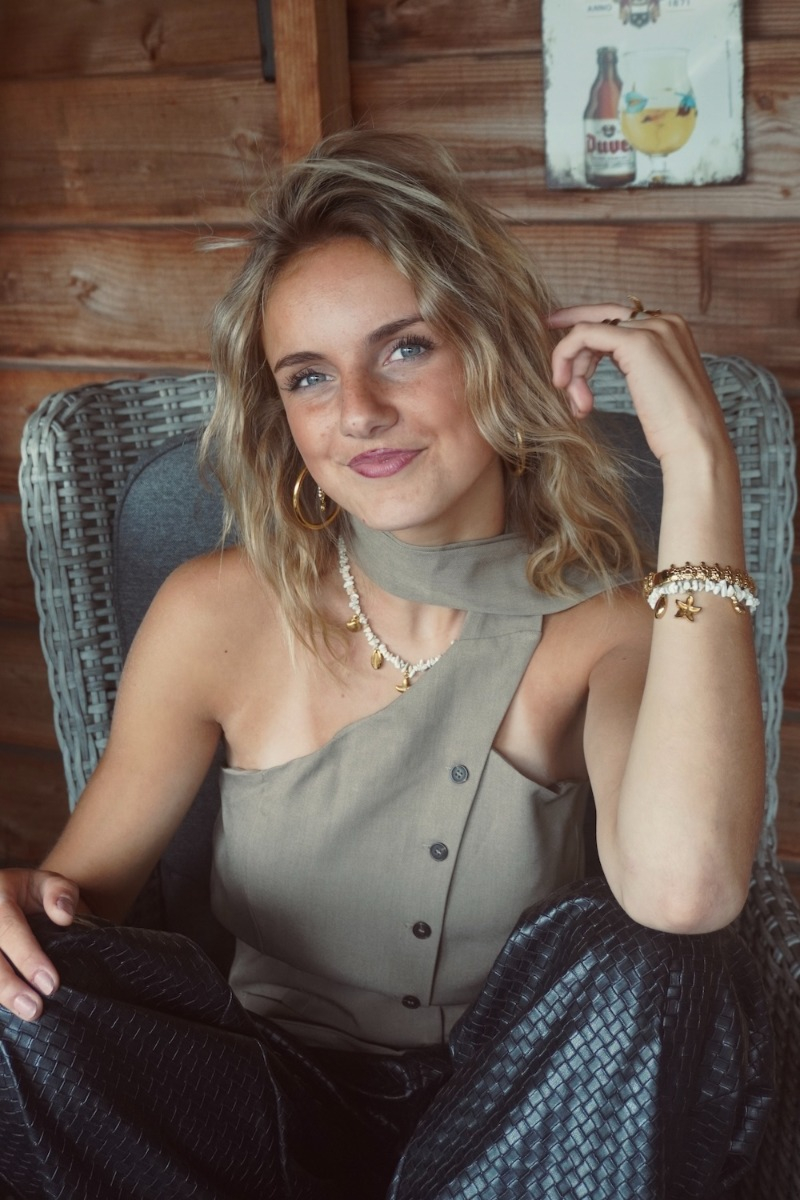 Influencer met Finaste armbandje