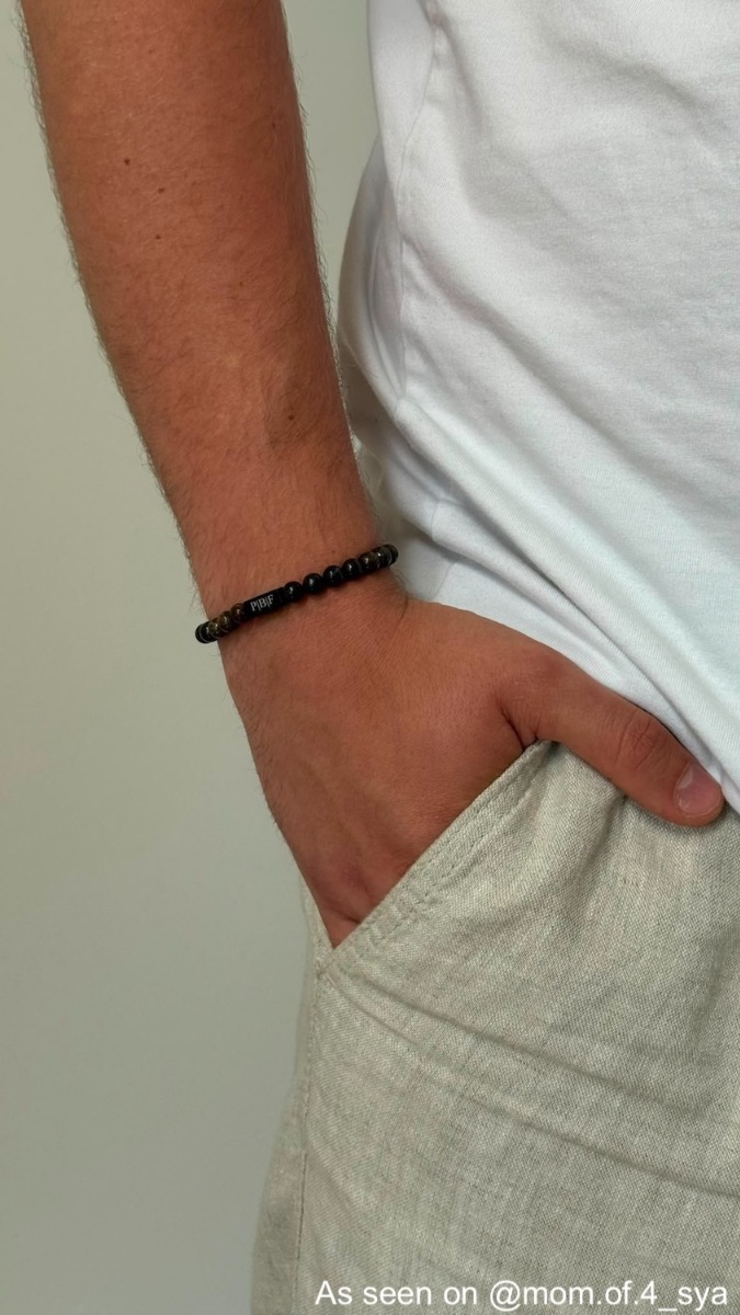 Influencer met armband