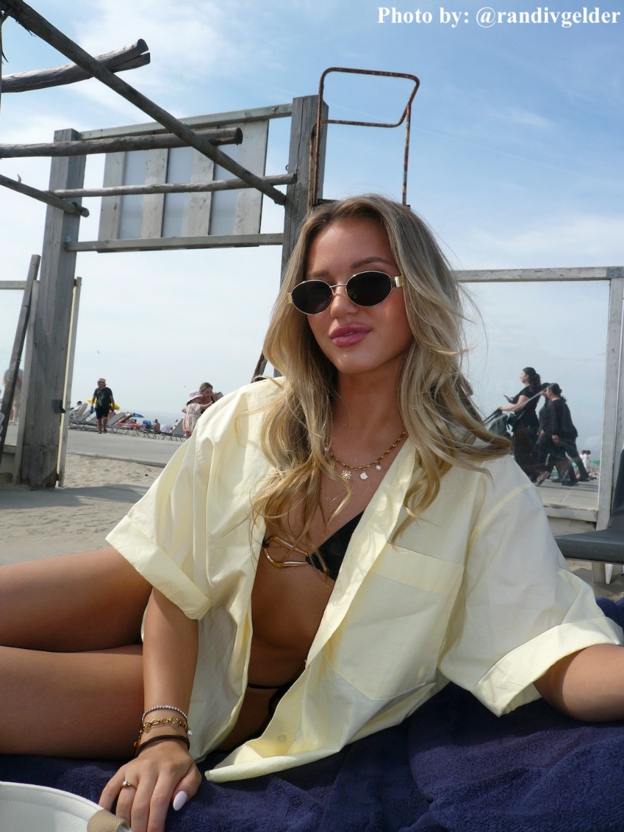 influencer met Finaste bedelketting