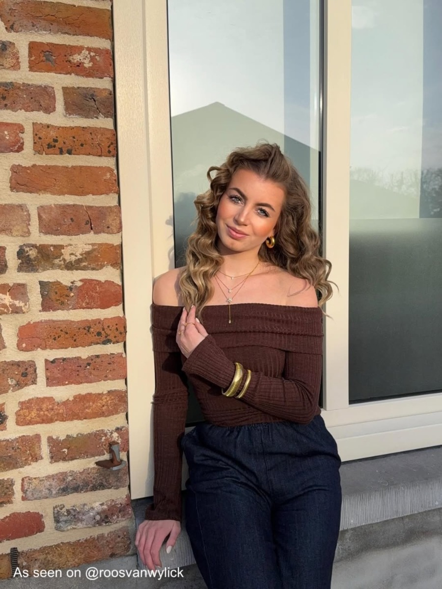 Influencer draagt 3 dubbele gouden ketting