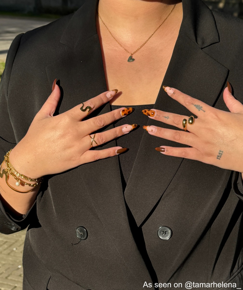 influencer met golven ring van Finaste