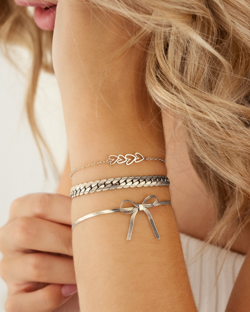 Zilveren armparty met trendy strikjes armband