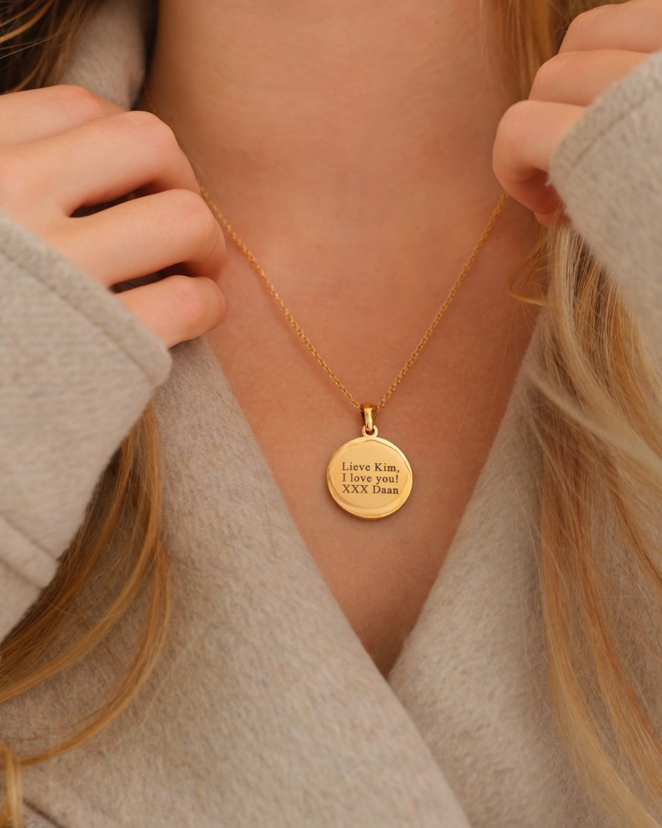 gouden ketting met tekst gegraveerd