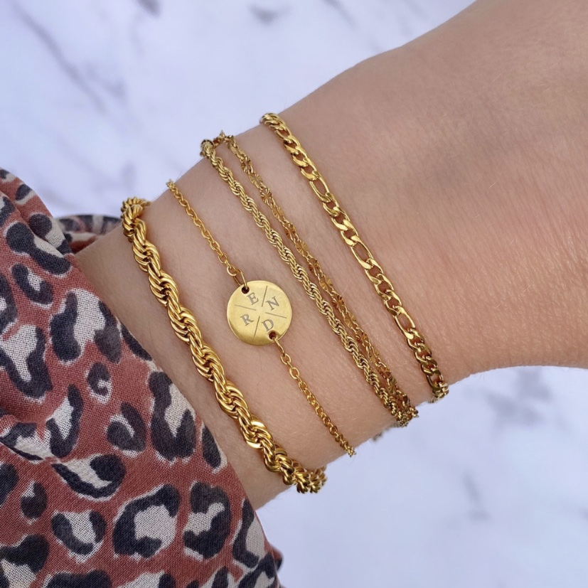 Combi van goud kleurige schakelarmbanden