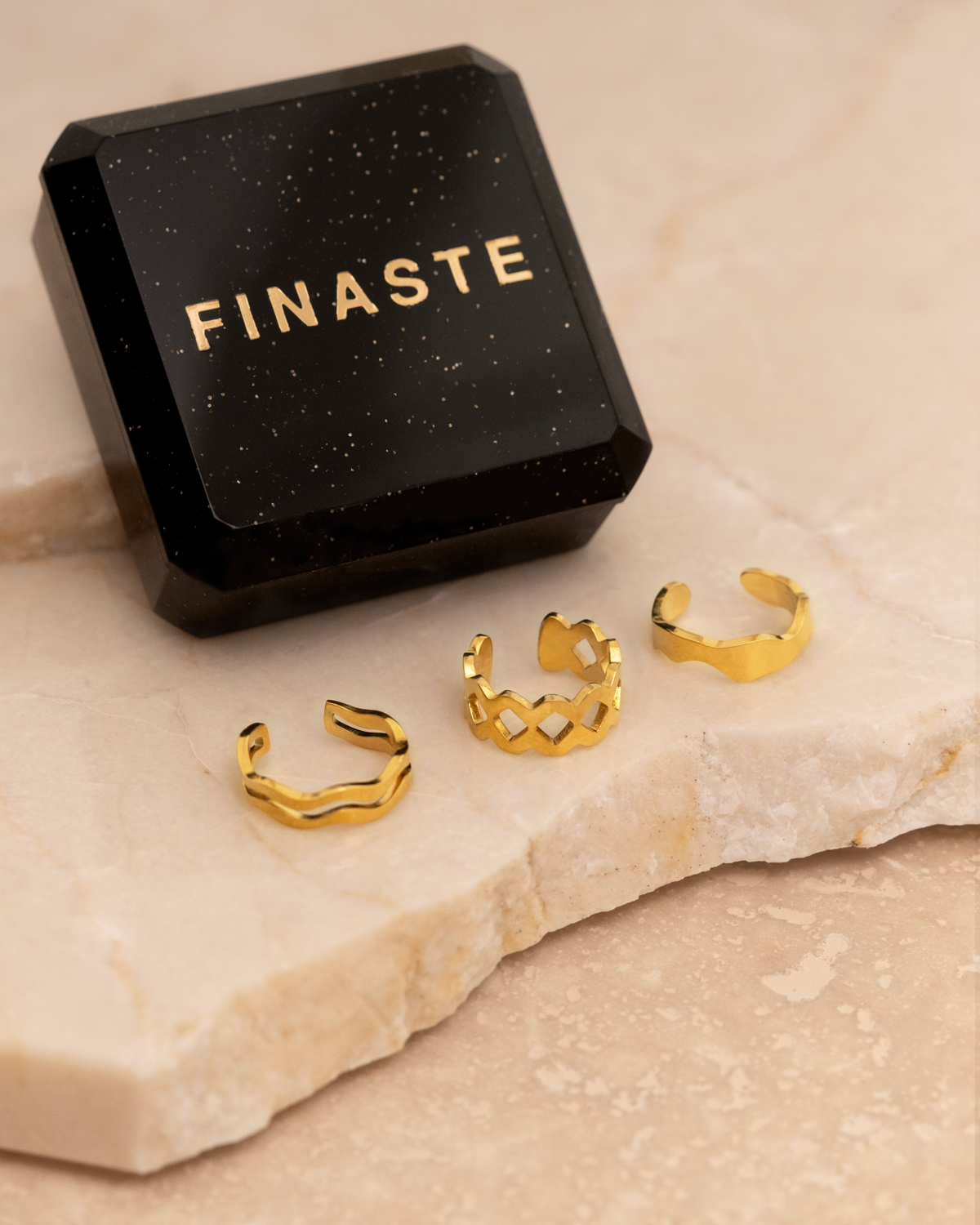 Mix van gouden ear cuffs