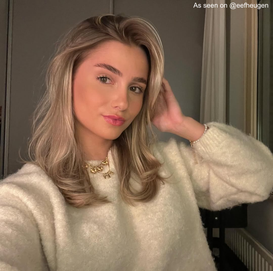 Influencer draagt gouden ketting 