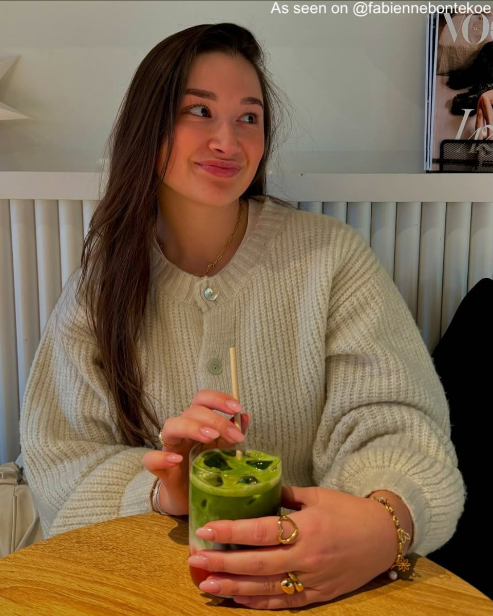 Influencers draagt gouden chunky ring