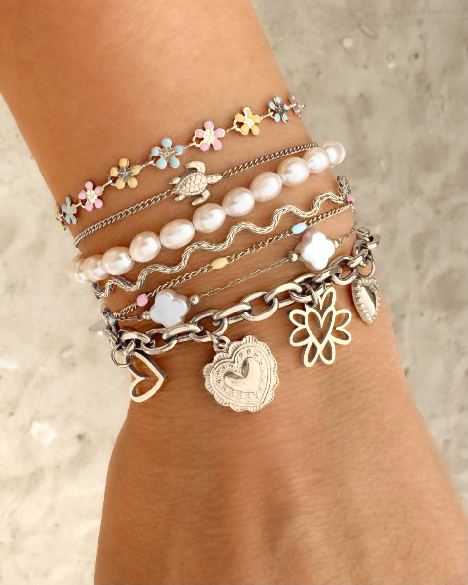 Zilveren armparty met kleurtjes
