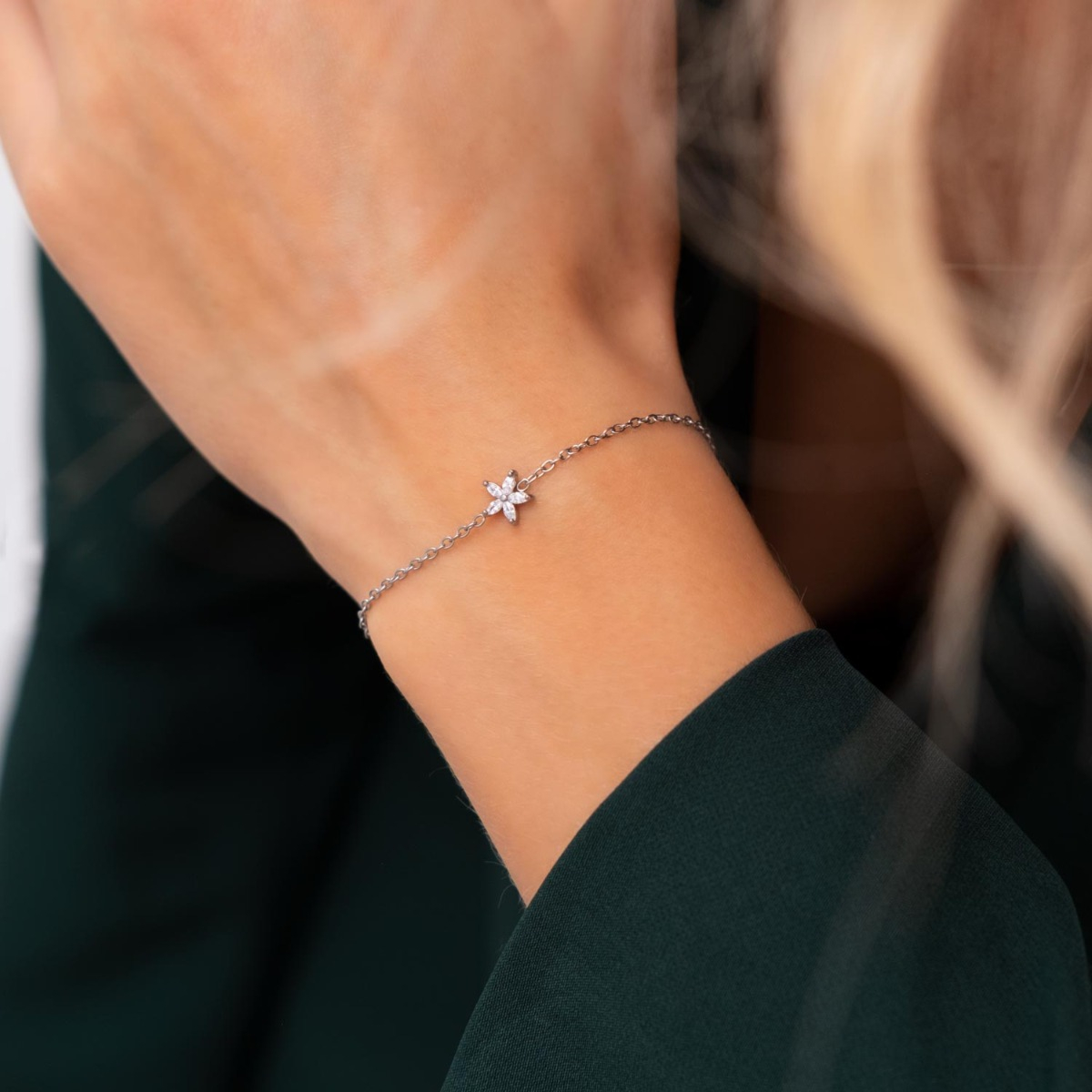 Zilveren armband met bloemetje