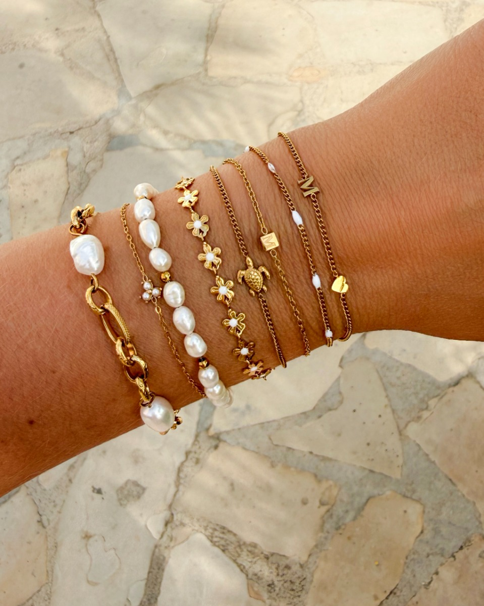 Gouden armparty met parels