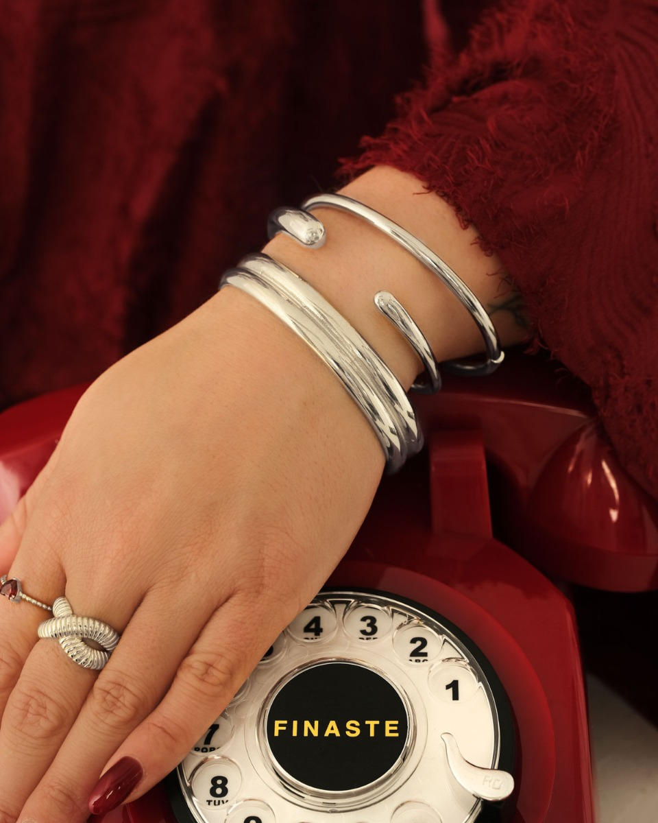 Zilveren bangle mix bij model