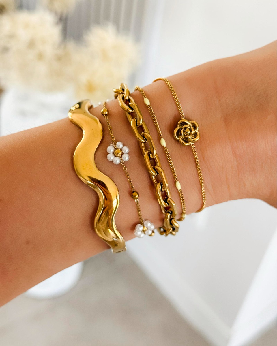 Gouden armparty met bloem