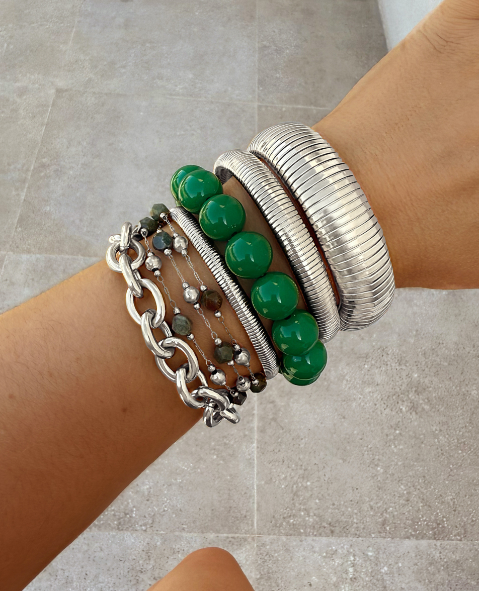 zilveren armbanden met groene kralen